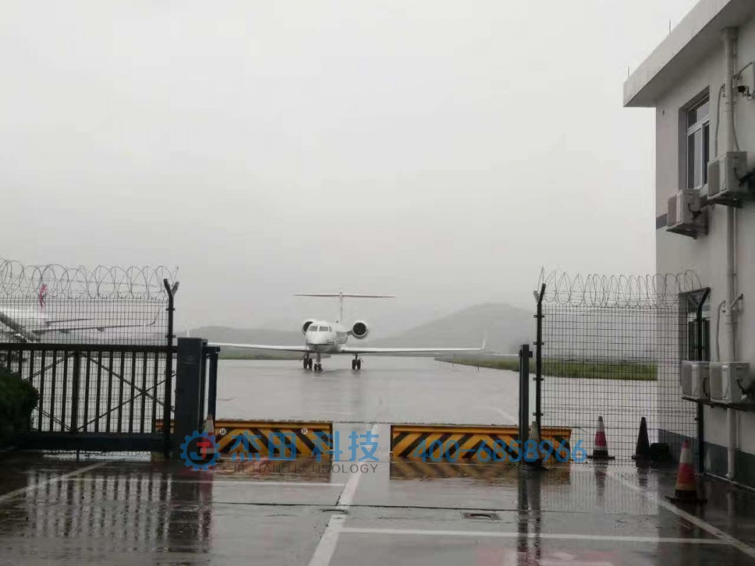 翻板路障機